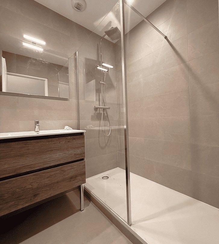 Rénovation intérieure clé en main de salle de bain et logement