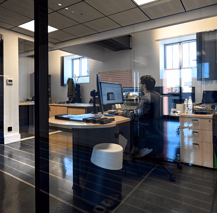 Ingénieurs en bureau d'études R&D travaillant sur le procédé Bardfast