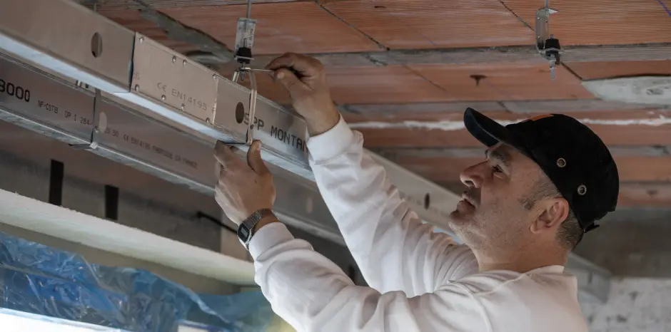 Compagnon façadier en travaux de rénovation et réhabilitation